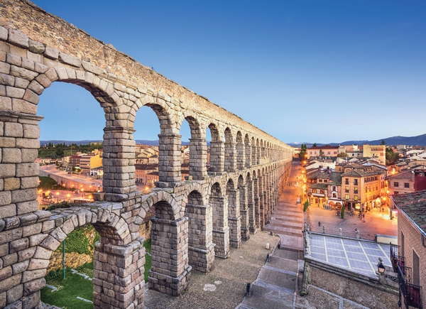 塞哥维亚输水道是一座位於西班牙古城塞哥维亚的水道桥遗迹